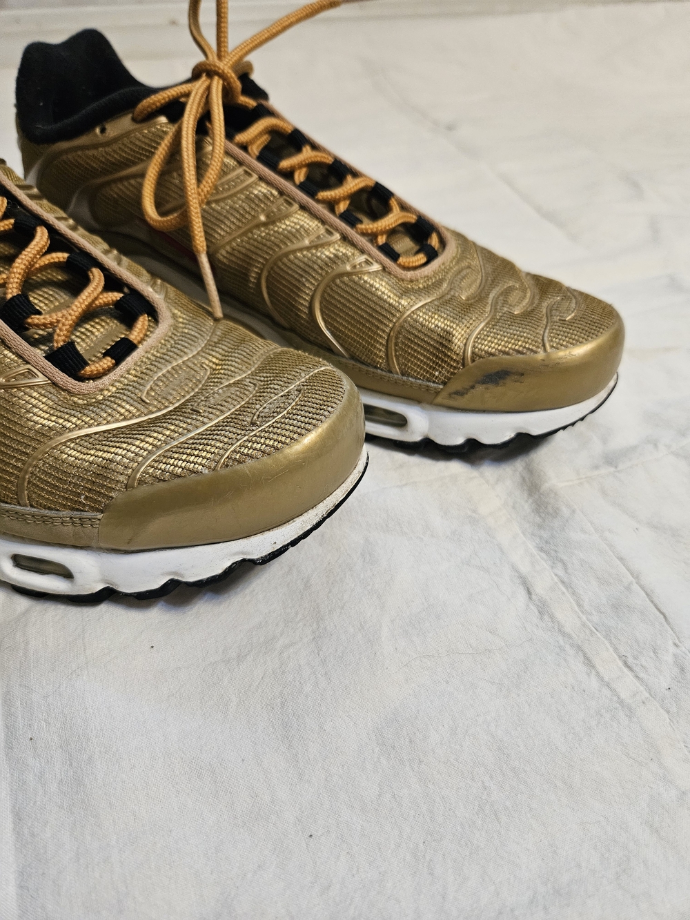 Nike Womens Air Max Plus TN Metallic Gold Cushion 8.5 - Picture 10 of 10